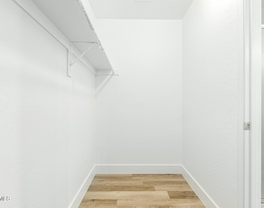 7007 W Mercer Lane - Photo Thumbnail 12