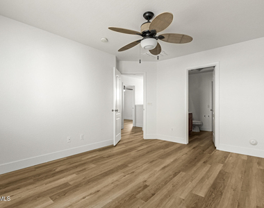 7007 W Mercer Lane - Photo Thumbnail 9