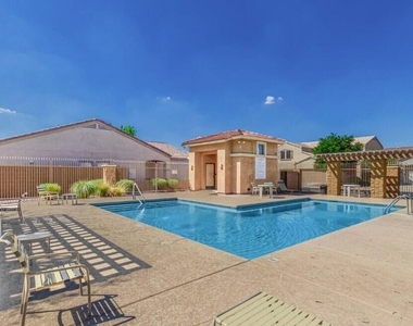 7007 W Mercer Lane - Photo Thumbnail 19