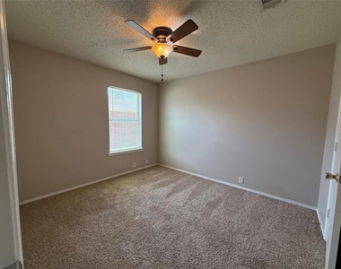 106 Oakhurst Drive - Photo Thumbnail 15