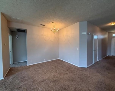 106 Oakhurst Drive - Photo Thumbnail 4