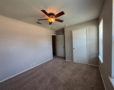 106 Oakhurst Drive - Photo Thumbnail 18