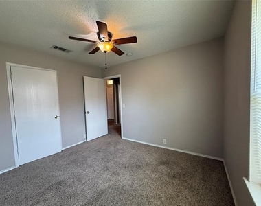106 Oakhurst Drive - Photo Thumbnail 16