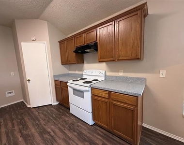 106 Oakhurst Drive - Photo Thumbnail 8