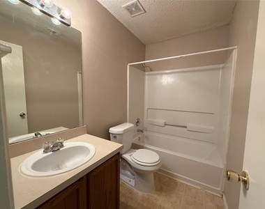 106 Oakhurst Drive - Photo Thumbnail 19