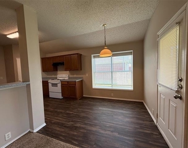 106 Oakhurst Drive - Photo Thumbnail 6