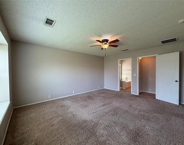 106 Oakhurst Drive - Photo Thumbnail 12