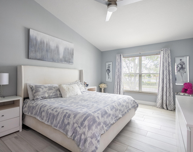 8115 Bellagio Lane - Photo Thumbnail 12