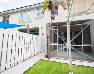 8115 Bellagio Lane - Photo Thumbnail 10