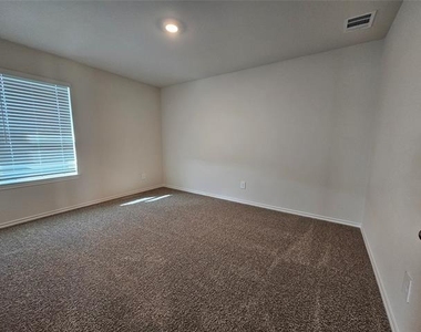 11304 West Pond Drive - Photo Thumbnail 29