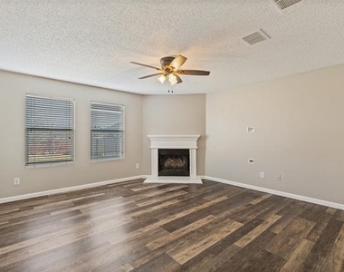 4717 Waterford Drive - Photo Thumbnail 4