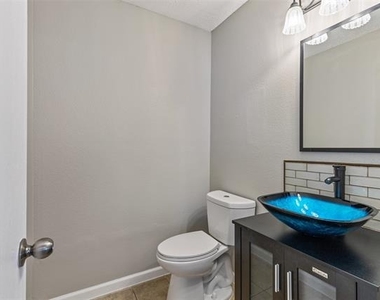 4717 Waterford Drive - Photo Thumbnail 12