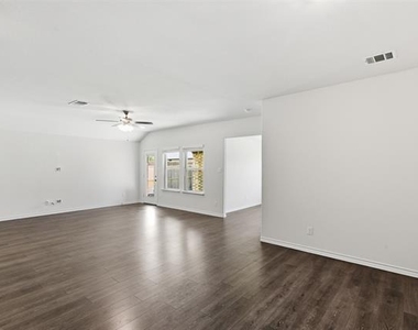 415 Boston Road - Photo Thumbnail 12