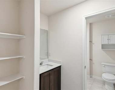 415 Boston Road - Photo Thumbnail 32