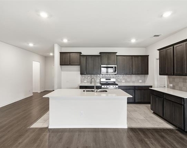 415 Boston Road - Photo Thumbnail 5
