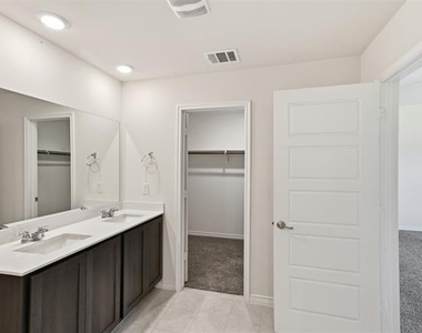 415 Boston Road - Photo Thumbnail 20
