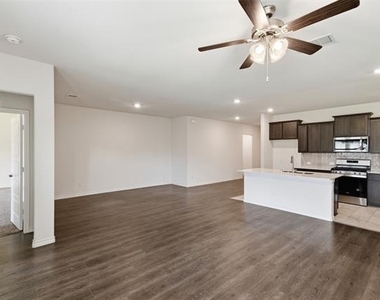 415 Boston Road - Photo Thumbnail 6