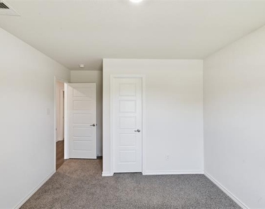 415 Boston Road - Photo Thumbnail 26