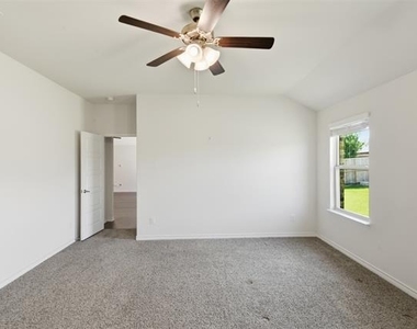415 Boston Road - Photo Thumbnail 17
