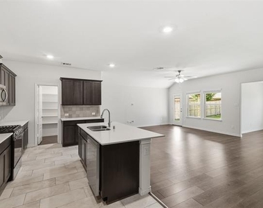 415 Boston Road - Photo Thumbnail 8