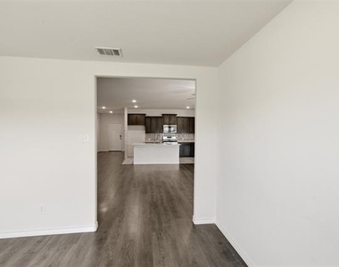 415 Boston Road - Photo Thumbnail 30