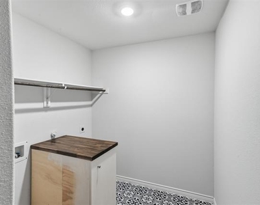 415 Boston Road - Photo Thumbnail 22