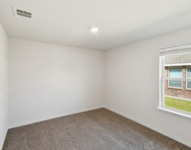 415 Boston Road - Photo Thumbnail 28