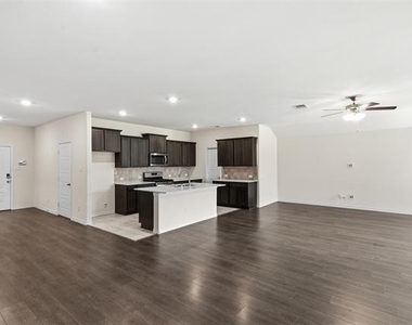 415 Boston Road - Photo Thumbnail 11