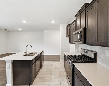 415 Boston Road - Photo Thumbnail 9