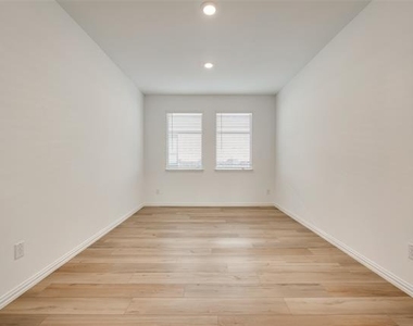3009 Sovereignty Drive - Photo Thumbnail 12