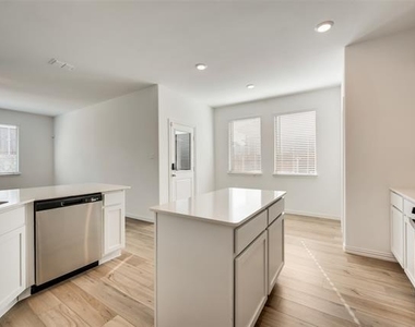 3009 Sovereignty Drive - Photo Thumbnail 4