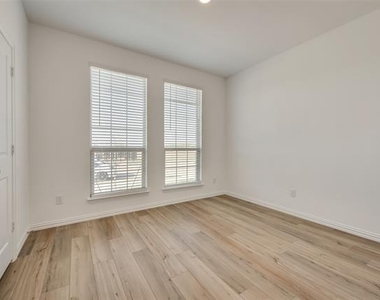 3009 Sovereignty Drive - Photo Thumbnail 3