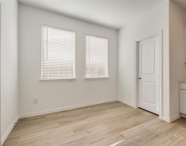 3009 Sovereignty Drive - Photo Thumbnail 6