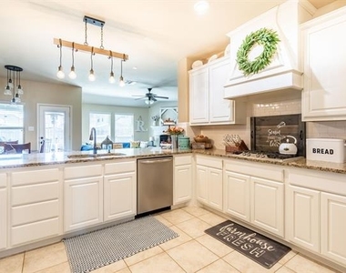 3017 Maverick Drive - Photo Thumbnail 8