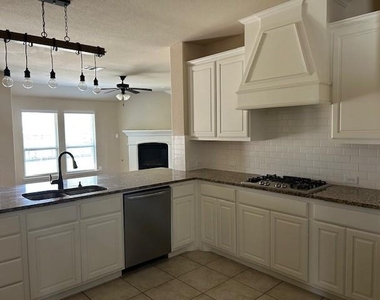3017 Maverick Drive - Photo Thumbnail 13