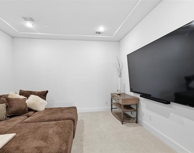 1860 Ellington Drive - Photo Thumbnail 6