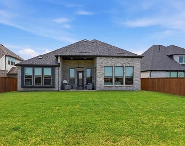 1860 Ellington Drive - Photo Thumbnail 27