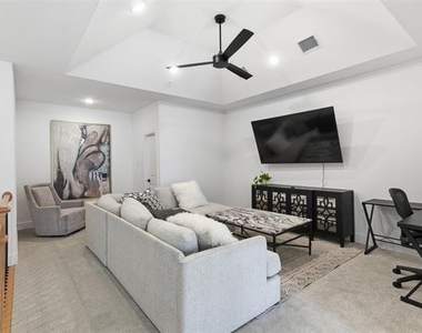 1860 Ellington Drive - Photo Thumbnail 20
