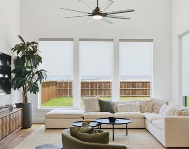 1860 Ellington Drive - Photo Thumbnail 12