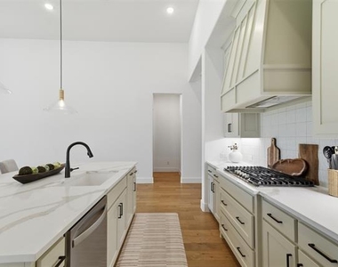 1860 Ellington Drive - Photo Thumbnail 10