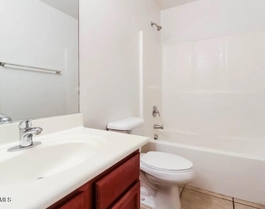 10821 W Taft Street - Photo Thumbnail 13