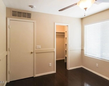 10821 W Taft Street - Photo Thumbnail 11