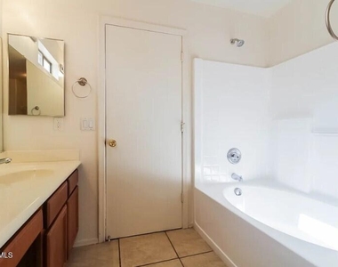 10821 W Taft Street - Photo Thumbnail 9
