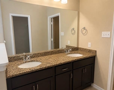 112 Rustic Oak Lane - Photo Thumbnail 8