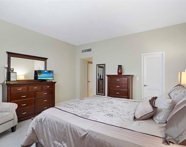 4250 Galt Ocean Drive - Photo Thumbnail 22