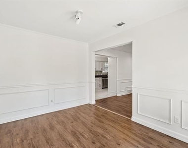9028 Fringewood Drive - Photo Thumbnail 10