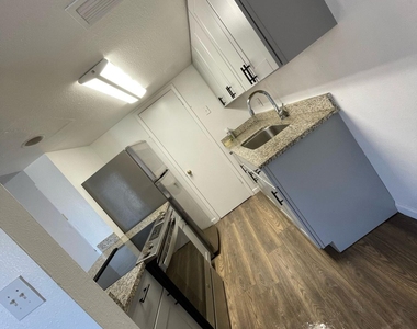 6726 W Monterosa Street - Photo Thumbnail 4