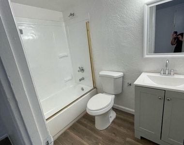 6726 W Monterosa Street - Photo Thumbnail 3