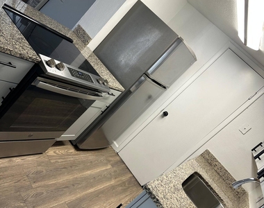 6726 W Monterosa Street - Photo Thumbnail 5