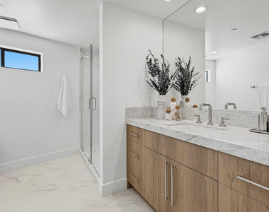 8429 E Del Camino Drive - Photo Thumbnail 36